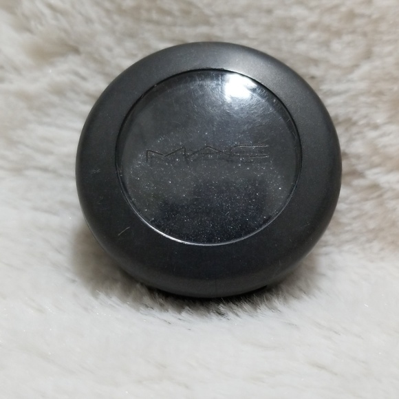 MAC BLACK TIED VELVET EYESHADOW - Picture 2 of 8